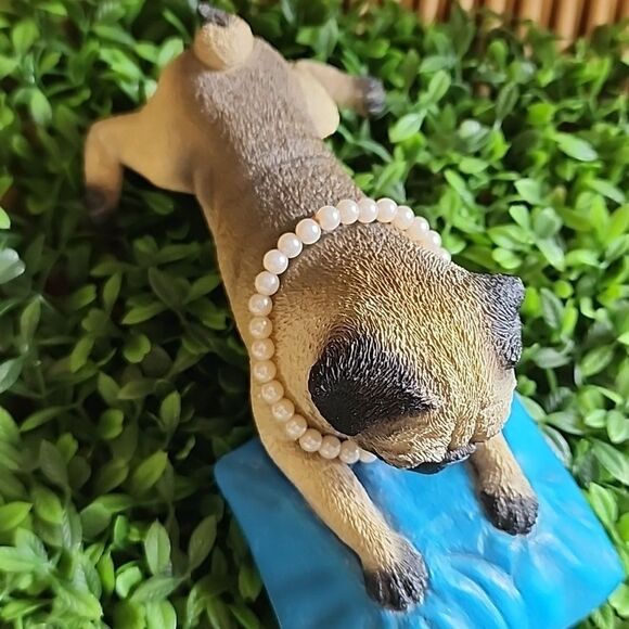 Vintage 1990 Resin Pillow Pug With Pearls - Picture 6 of 10